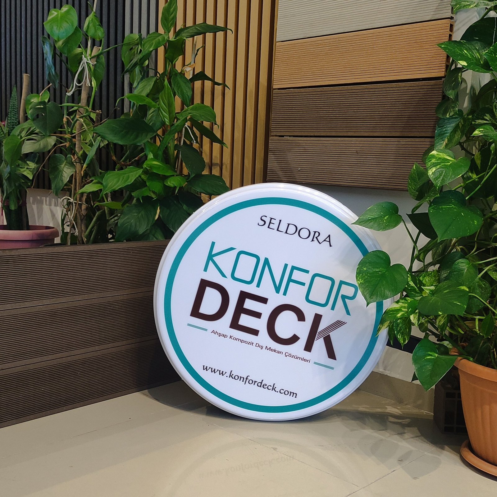 Ahşap Deck Yerine Kompozit Deck: Dış Mekânlarda Neden Daha Doğru Bir Tercih?